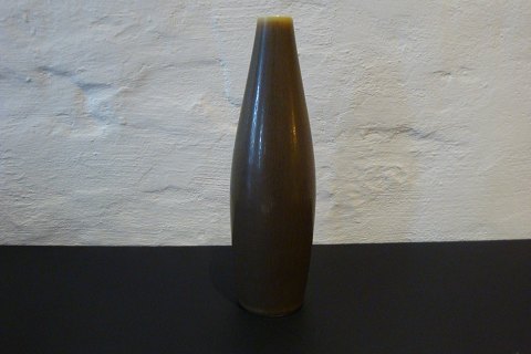 Palshus vase in a dark golden color.  
Height 22 cm and in perfect condition.
5000m2 showroom.