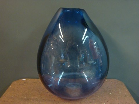 Holmegaard vase design. Per Lutken, "The Drop" 44cm high. 5000m2 Showroom.