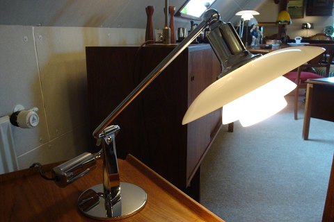 PH 2/1 Bordlampe.
"Klaverlampen"
5000m2 Udstilling