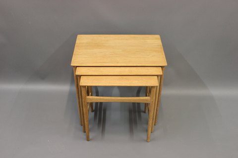 Hans Jørgen  Wegner nesting tables in soap finished solid oak produced by 
Andreas Tuck Super nice condition 5000 m2 showroom