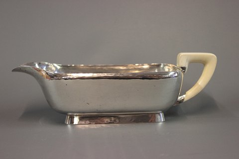 Gravy boat with ivory handles
5000 m2 showroom.