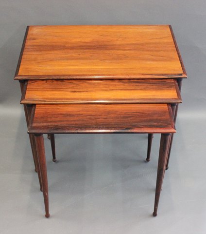 3 nestling tables in rosewood from B C furniture.
The tables are of Danish design and from the 1960s.
5000m2 showroom.
