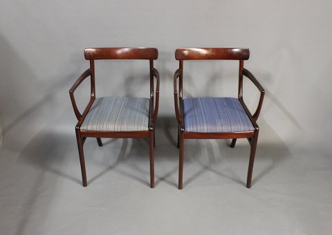 A pair of "Rungstedlund" armchairs in mahogany by Ole Wanscher.
5000m2 showroom.