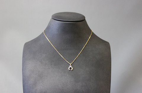 Chain with pendant in 8 ct. gold shaped as a horse