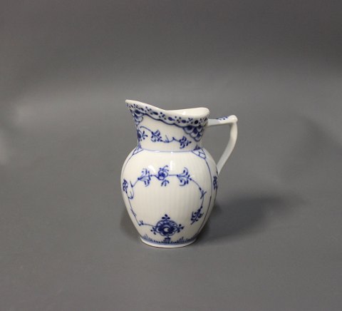 Royal Copenhagen blue fluted half lace cream jug, #1/522.
5000m2 showroom.
