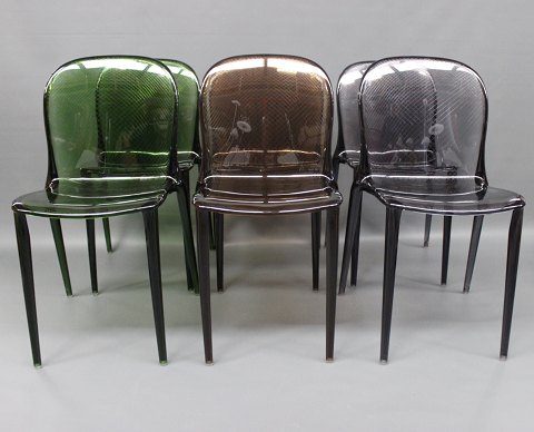 Different colored Thalya chairs of polycarbonate designed by Patrick Jouin for 
Kartell. 
5000m2 showroom.