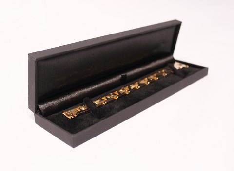 Block bracelet in 14 ct. gold and stamped BKR.
5000m2 showroom.