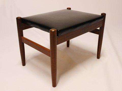 Stool in teak and upholstered with black classic leather of danish design from 
the 1960s.
5000m2 showroom.