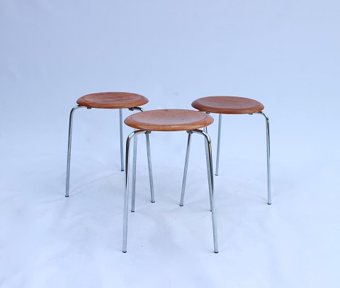 Set of three Dot stools, model 3170, designed by Arne Jacobsen and manufactured 
by Fritz Hansen in the 1974.
5000m2 showroom.