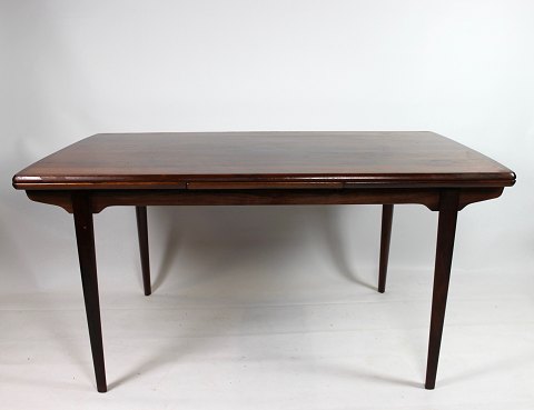 Dining table of rosewood with dutch extension by arne Vodder from the 1960s.
5000m2 showroom.
