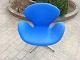 Svanen i blå uld designet af Arne Jacobsen i perfekt stand 5000 m2 udstilling
