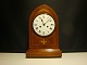 Table clock in mahogany from around the 1890s. 5000m2 Showroom.