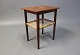 Small lamp table i teak with cord bottom.
5000m2 showroom.