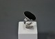 Ring in 925 sterling silver with a large beautiful onyx stone.
5000m2 showroom.