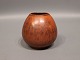 Keramik vase i lyserun glasur, nr.: 1 af Saxbo.
5000m2 udstilling.