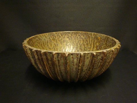Bowl of stoneware. Sign. Arne Bang. 5000m2 Showroom.