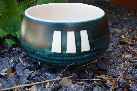 Bowl from K. Knabstrupgaard in a beautiful dark green color with white lines. 
Height 8.5 cm dia 13 cm. 5000 m2 showroom.