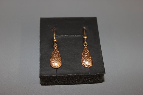 Gold earrings 8kt
 5000 m2 showroom