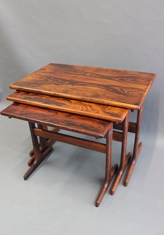 3 nestling tables in rosewood from the 1960s in Danish design. 
5000m2 showroom.
