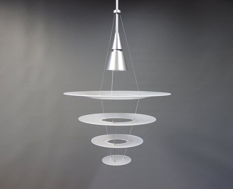 Enigma 425 pendant designed by Shoichi Uchiyama and manufactured by Louis 
Poulsen.
5000m2 showroom. 
5000m2 showroom.