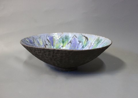 Our china repairer has repaired this bowl. As shown on the before Picture it was 
in three pieces, now it is as good as new.
