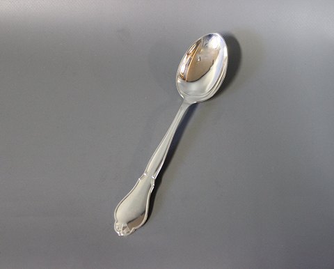 Dessert spoon in Ambrose Cohr.
5000m2 showroom. 
