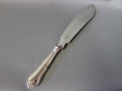 Cake knife in Rita, hallmarked silver.
5000m2 showroom.