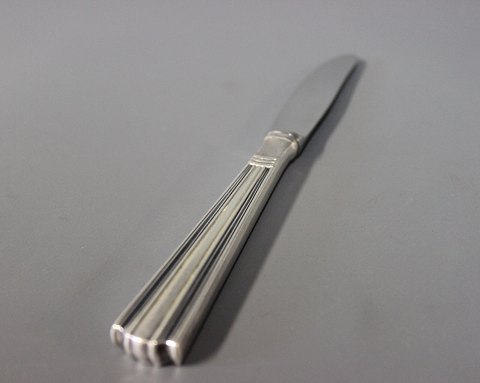 Dinner knife in Margit, silver plate.
5000m2 showroom.