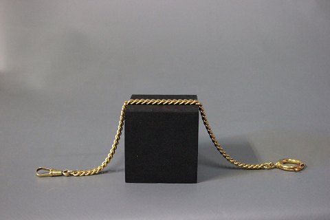 Gold chain for a clock.
5000m2 showroom.