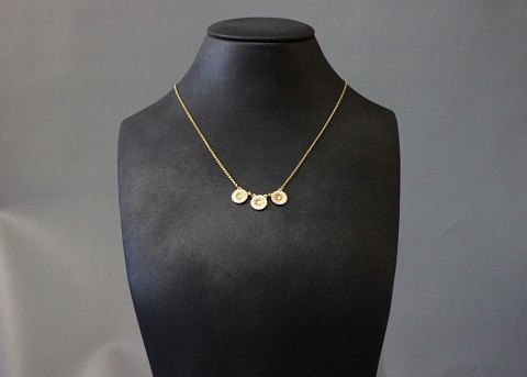 Lund DAISY necklace in gilded 925 sterling silver. 
5000m2 showroom.