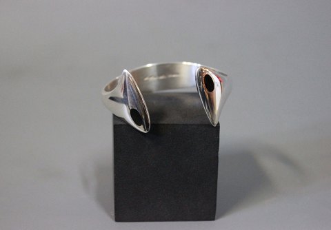 Hans Hansen bangle in 925 sterling silver and Black onyx. 
5000m2 showroom.