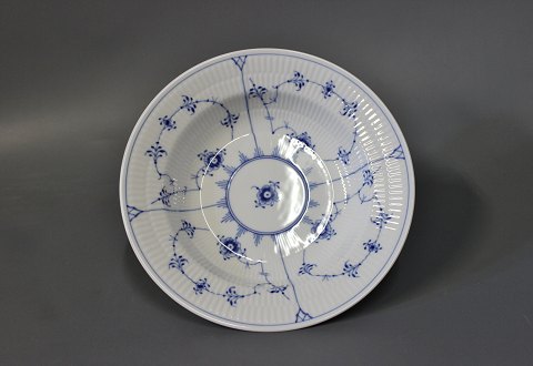 Royal Copenhagen blue fluted Deep lunch plate.
5000m2 showroom.