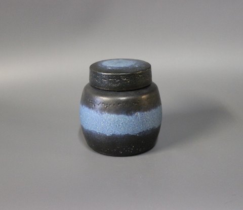 Ceramic lidded jar in light and dark blue colors by Nymoelle.
5000m2 showroom.