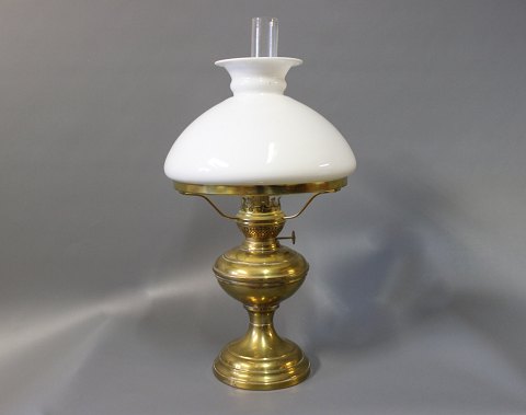 Kerosene table lamp in brass with a White glass dome.
5000m2 showroom.
