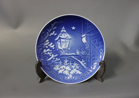 Christmas platter, "Christmas in the old town" from 1983 by B&G.
5000m2 showroom.