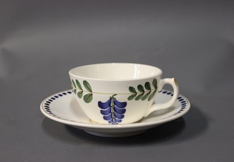 Cup and saucer in "Bluerain" by Aluminia Fajance, no.: 522/153.
5000m2 showroom.