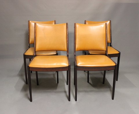 A set of 4 dining room chairs in polished mahogany and cognac colored leather, 
danish design from the 1960s.
5000m2 showroom.