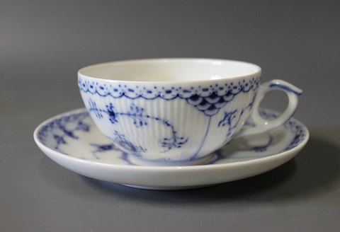 royal Copenhagen blue fluted half lace teacup, no.: 1/525.
5000m2 showroom.
