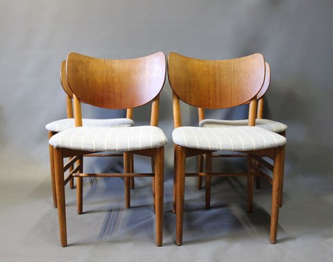 Et sæt af 4 spisestue stole designet af Nils og Eva Koppel i 1960erne.
5000m2 udstilling.