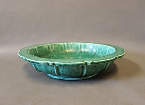 Mørkegrøn keramik skål, stemplet XS.
5000me udstilling.