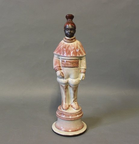 Ceramic figurine by Herman A. Kähler for Hyllested ceramic from the 1960s.
5000m2 showroom.
