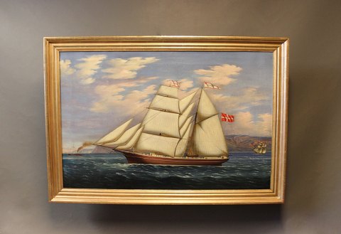 Oilpainting with motif of the danish ship "Vedele" from Vejle 1867, with silver 
painted frame.
5000m2 showroom.
