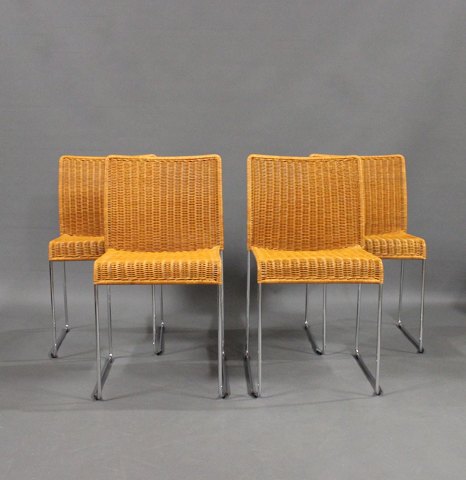 S. 21 dining room chairs in paper cord designed by Tito Agnoli in 1983 and 
manufactured by Bonacina Italy.
5000m2 showroom.