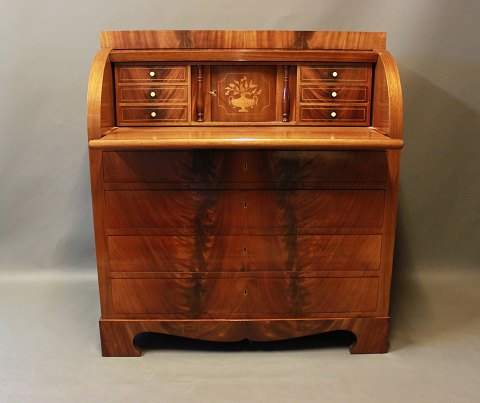 Bureau in handpolished mahogany with inlaid fruit wood from the 1880s 
Copenhagen.