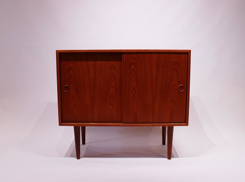 Simpel sideboard in teak with sliding doors and shelves by FM Furniture from the 
1960s.
5000m2 showroom.
