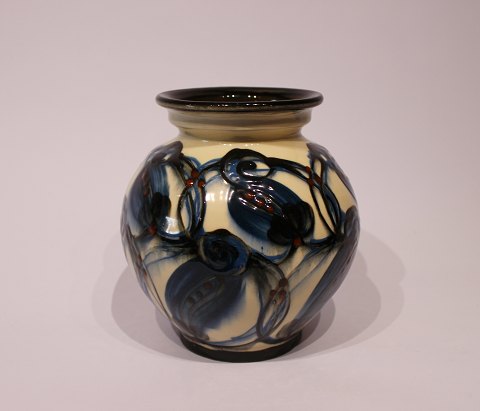 Keramikvase med forskellig farvet glasur, nr.: 91 af Danico.
5000m2 udstilling.