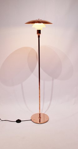 PH3½-2½, limited edition, copper floor lamp by Poul Henningsen and Louis 
Poulsen.
5000m2 showroom.