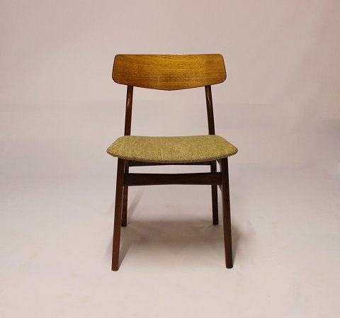 Dining chair in teak and grey upholstered wool fabric, of danish design from the 
1960s.
5000m2 showroom.
