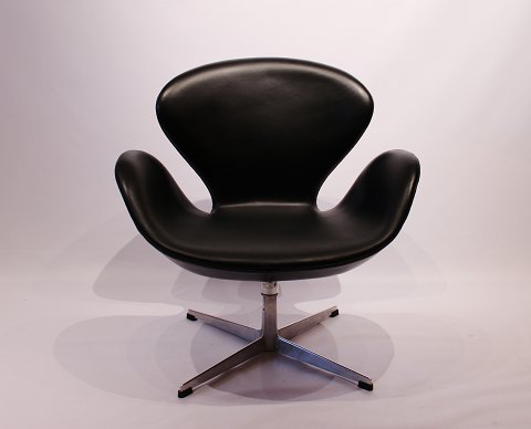 Svane stolen, model 3320, designet af Arne Jacobsen i 1958 og fremstillet af 
Fritz Hansen i 1950erne.
5000m2 udstilling.