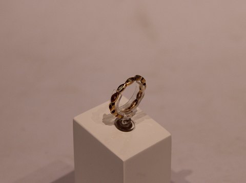 Forgyldt 925 sterling ring med grønne sten af Christina Smykker.
5000m2 udstilling.
